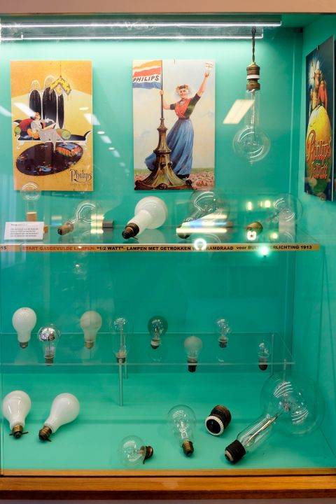 Philips Historische Producten museum Eindhoven (26/52)

Some early gas-filled tungsten filament lamps on display. Philips called these "half-watt lamps" because of their lower energy consumption per lumen compared to other incandescent lamps.


Keywords: Lamps
