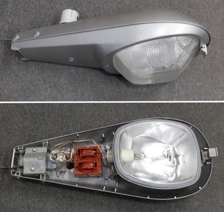 Westinghouse OV15 Silverliner -250W/H37-HX
Found this luminaire on US eBay around a decade ago...took it completely apart...refinished the housing and re-varnished the ballast. 
Keywords: Lanterns